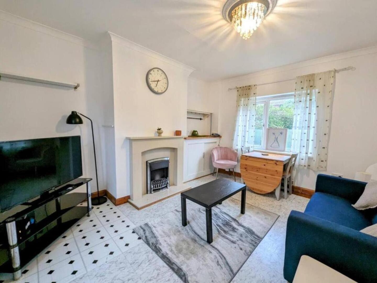 2 Bedroom Home With Driveway Close To Quayside Gateshead Exterior foto
